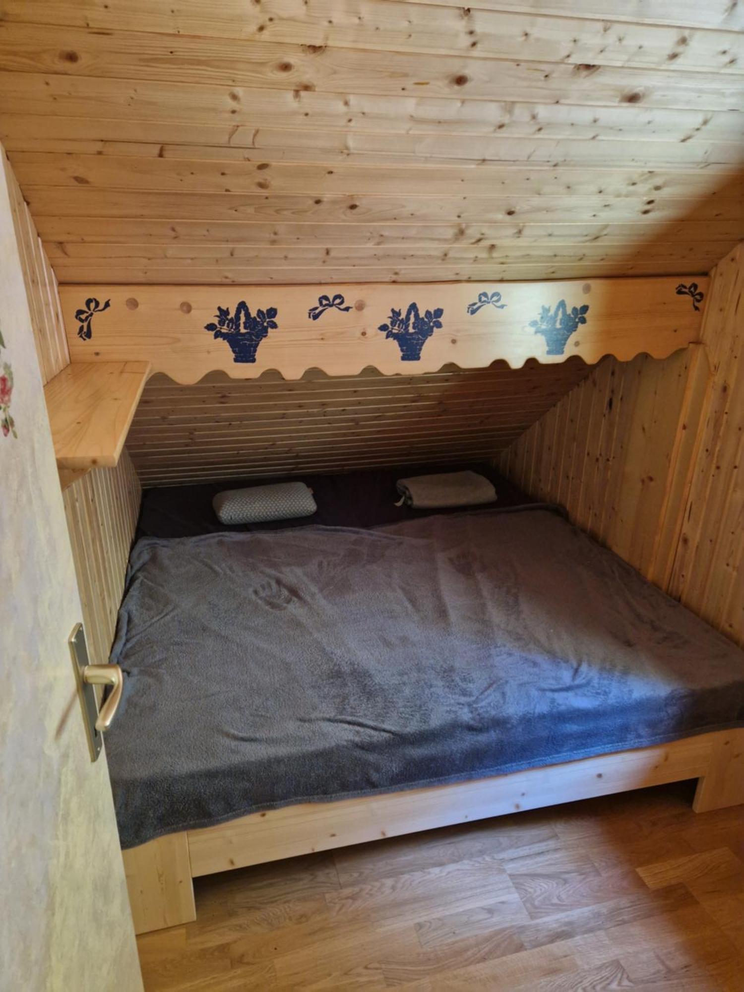 Koca V Gozdu, Forest House Near Bled Bagian luar foto