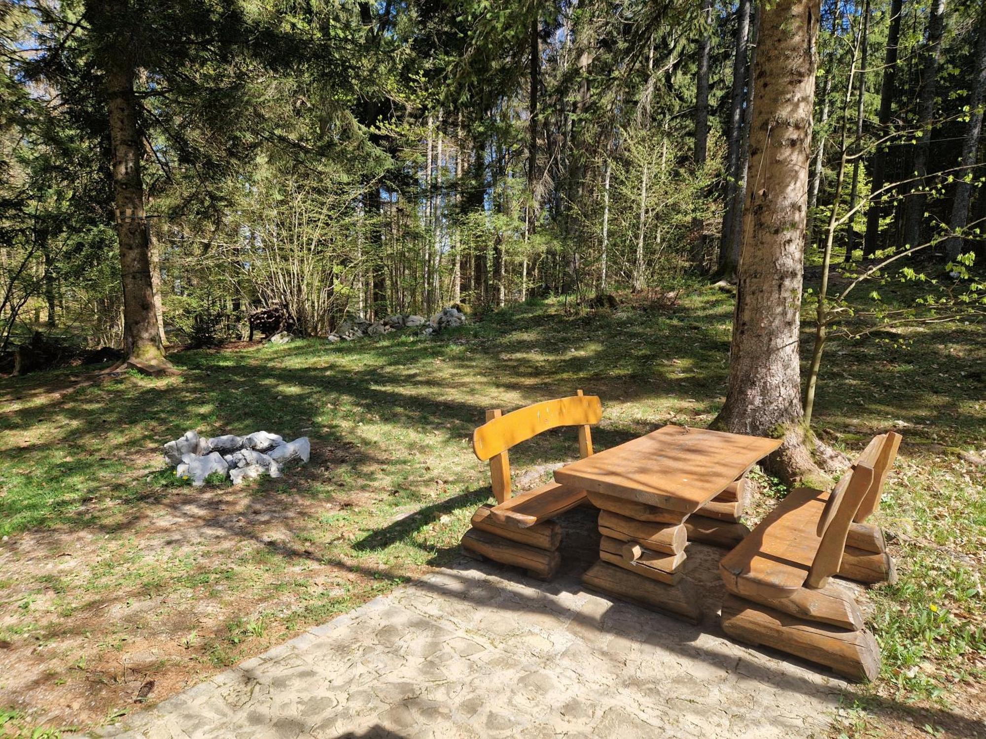 Koca V Gozdu, Forest House Near Bled Bagian luar foto